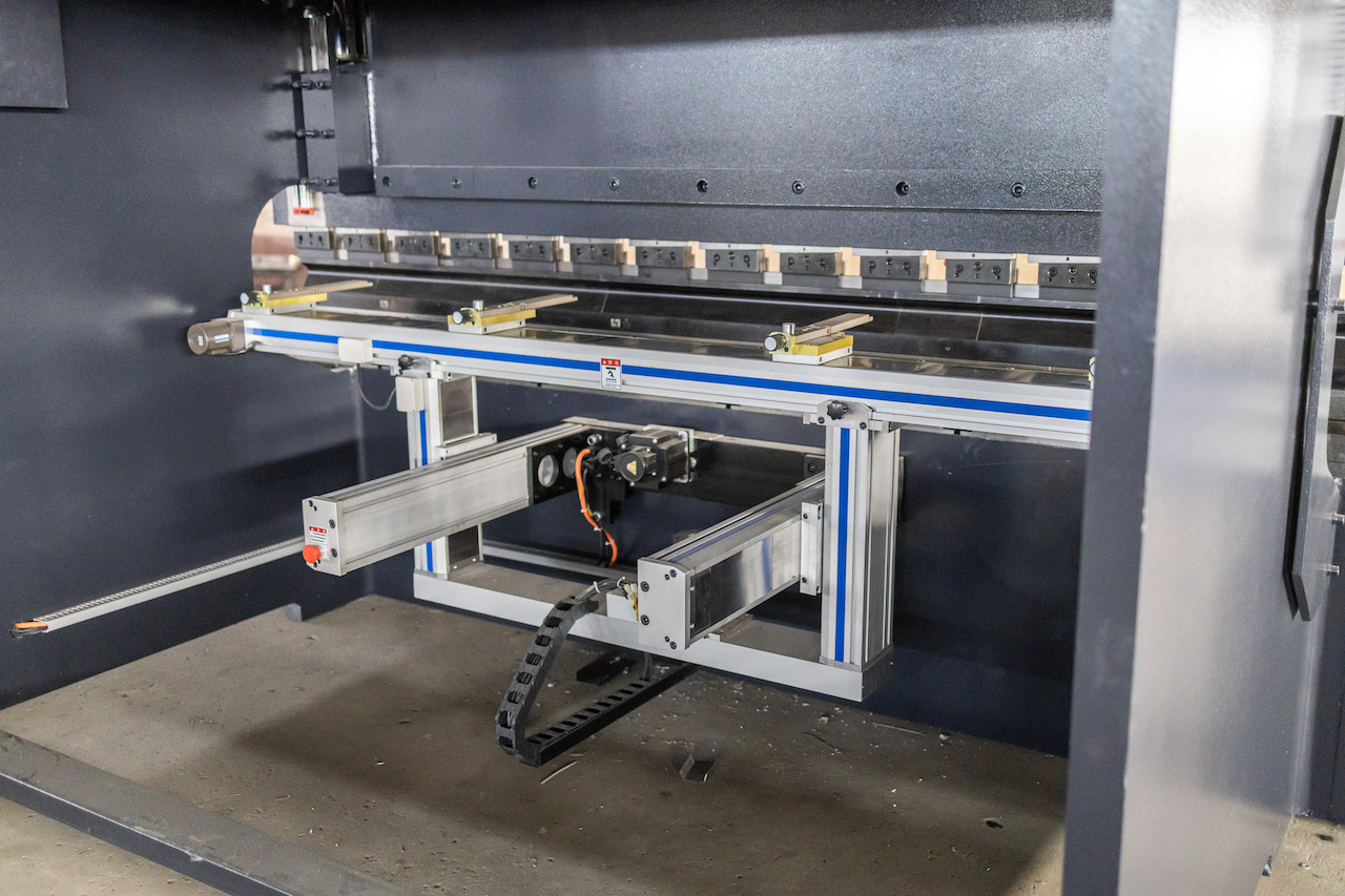100t Hydraulic Cnc Brake Press Crowning Cnc Press Brake Delem 100 t hüdrauliline CNC-piduripress Krooniv CNC-piduripidur Delem