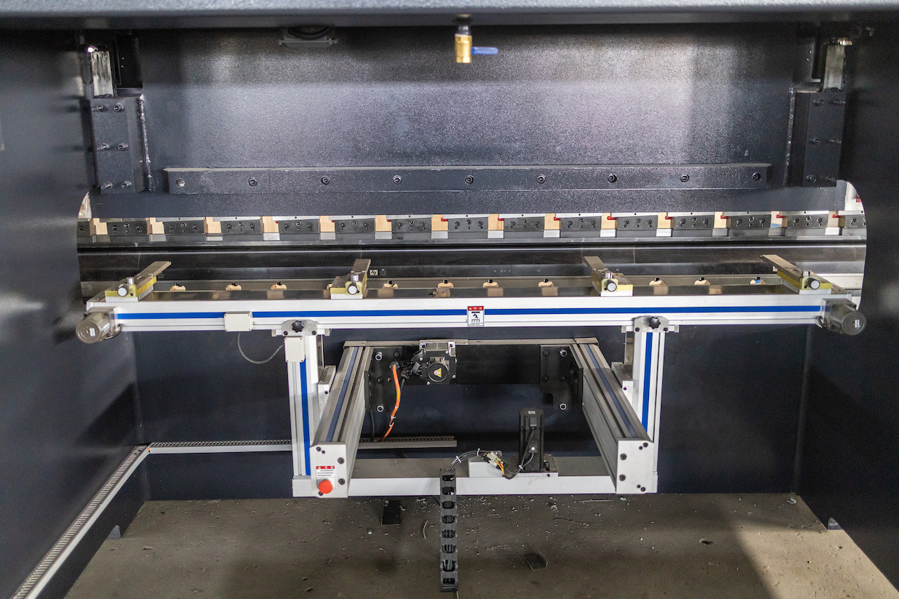 100t Hydraulic Cnc Brake Press Crowning Cnc Press Brake Delem 100 t hüdrauliline CNC-piduripress Krooniv CNC-piduripidur Delem