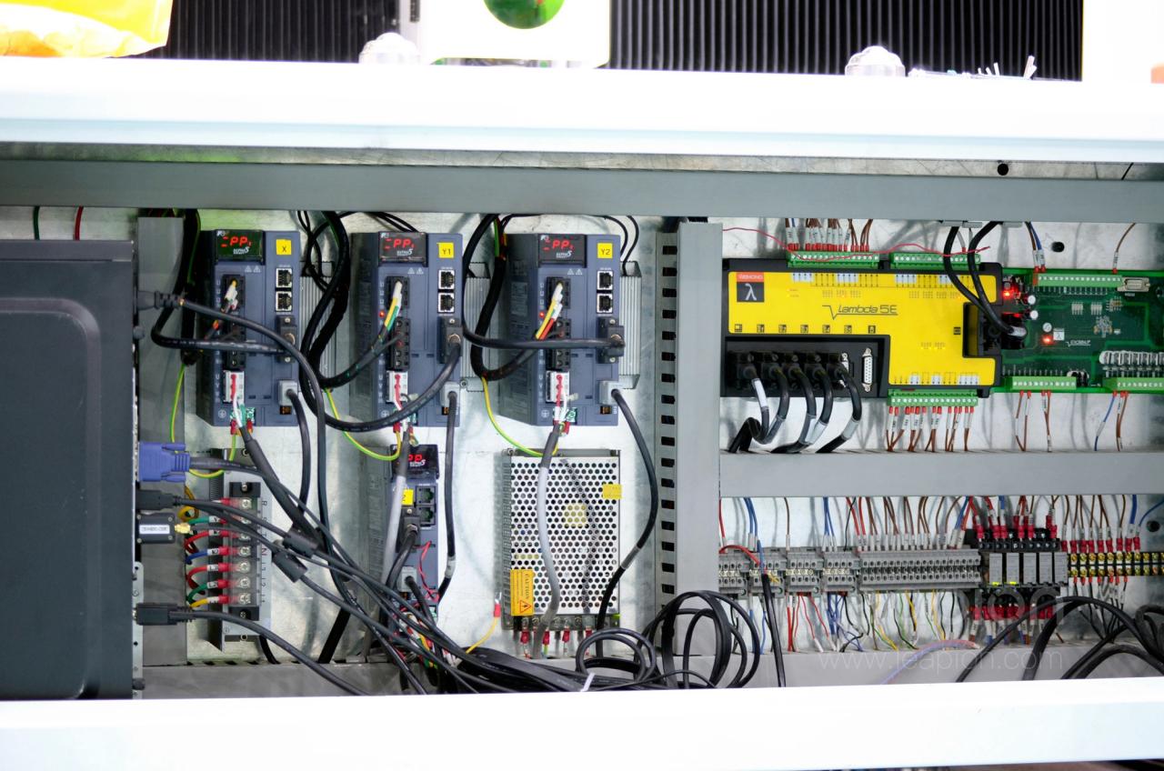 1500*3000mm 500w Racuys Or Ipg Fiber Laser Cutting Machine 1500 * 3000 mm 500 W Racuys või Ipg kiudlaseriga lõikamismasin