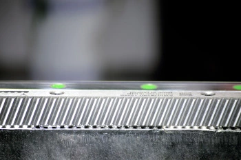 1500*3000mm 500w Racuys Or Ipg Fiber Laser Cutting Machine 1500 * 3000 mm 500 W Racuys või Ipg kiudlaseriga lõikamismasin