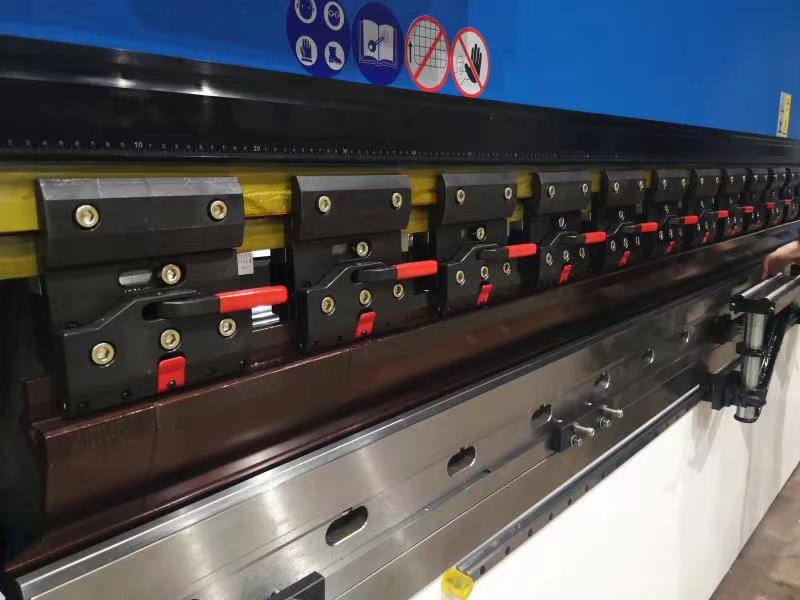 160t-4000 4-axis Cnc Hydraulic Bending Machine Press Brake 160t-4000 4-teljeline CNC hüdrauliline painutusmasin vajutage piduri