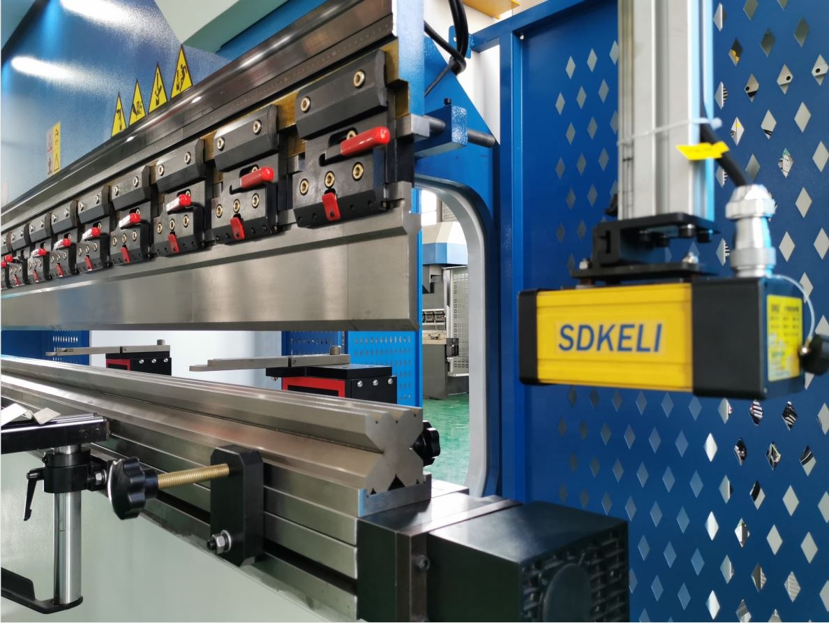 160t-4000 4-axis Cnc Hydraulic Bending Machine Press Brake 160t-4000 4-teljeline CNC hüdrauliline painutusmasin vajutage piduri