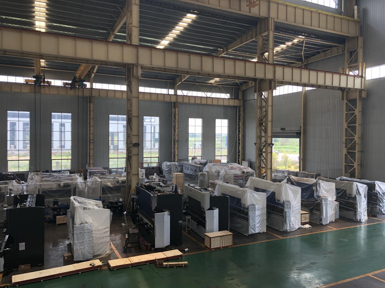 16mm Hydraulic Guillotine Shearing Machine For Sheet Metal Cutting 6 Meters 16 mm hüdrauliline giljotiinlõikusmasin lehtmetalli lõikamiseks 6 meetrit