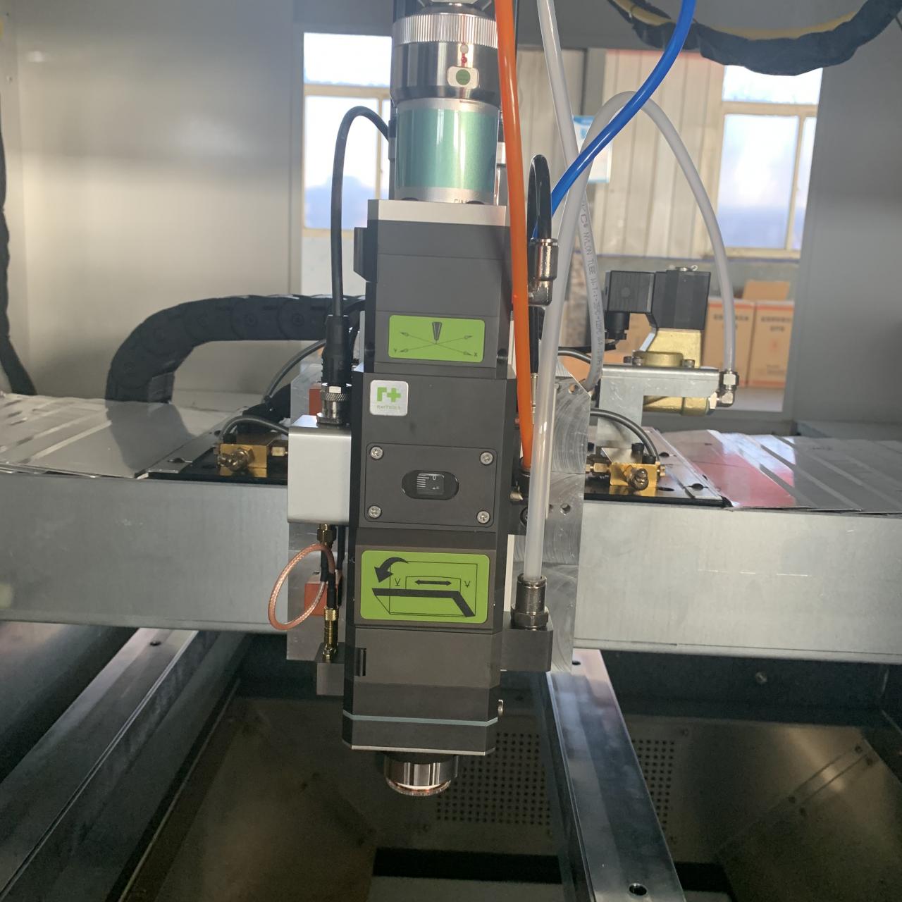 1kw 2kw Good Price Fiber Laser Cutting Machine For Sheet Metal 1kw 2kw hea hinnaga kiudlaseriga lõikamismasin lehtmetalliks