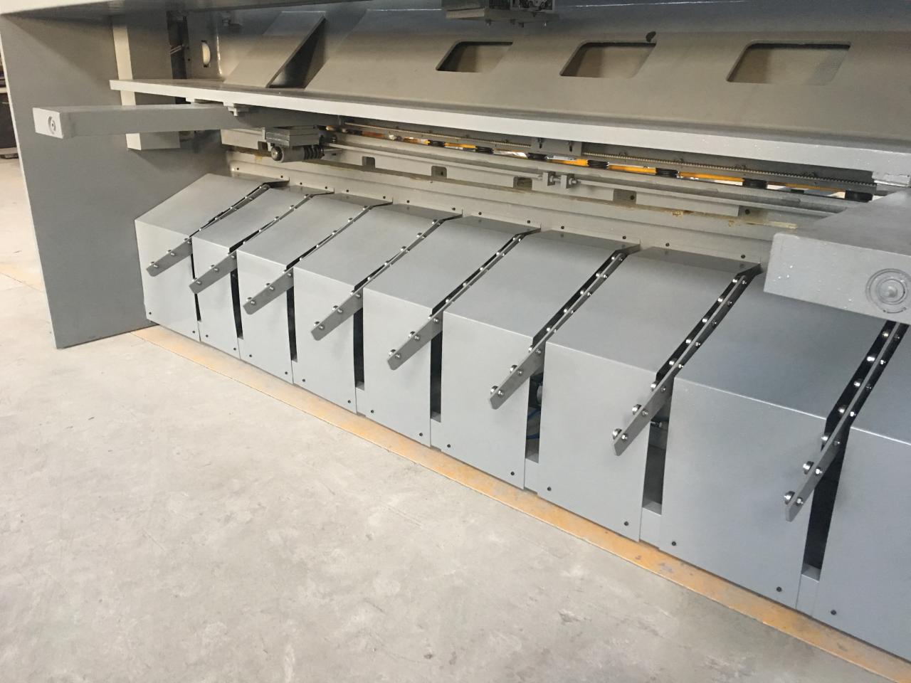 2.5m Length Hydraulic Nc Swing Beam Shearing Machine 2,5 m pikkuse hüdrauliline Nc pöördetala lõikemasin