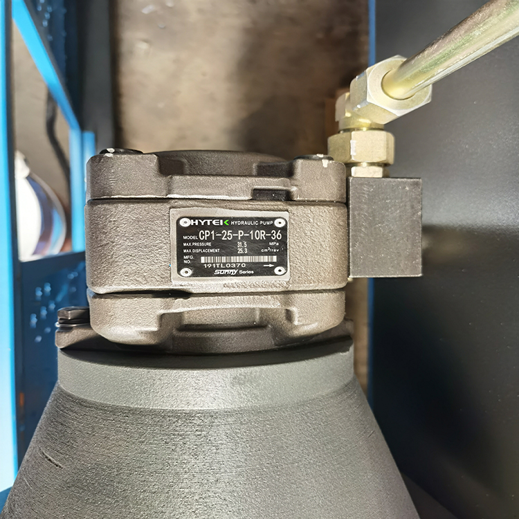 300t/4000 Hydraulic Press Brake Machine 300t/4000 hüdrauliline presspidurimasin