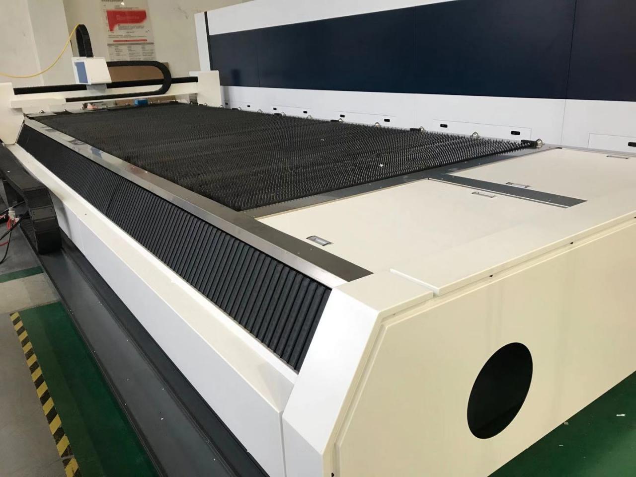 3015 4015 1kw To 6kw Cnc Fiber Laser Cutting Machine Raycus Laser Power 3015 4015 1kw kuni 6kw Cnc kiudlaseriga lõikamismasin Raycus Laser Power