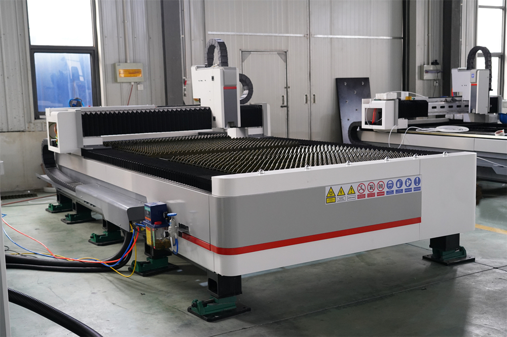3015 4kw 1kw 2kw 3kw Stainless Steel Cnc Fiber Laser Cutting Machine 3015 4kw 1kw 2kw 3kw roostevabast terasest Cnc kiudlaseriga lõikamismasin