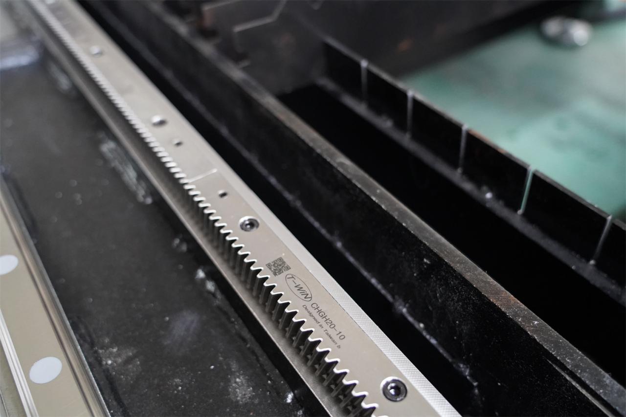 3015 4kw 1kw 2kw 3kw Stainless Steel Cnc Fiber Laser Cutting Machine 3015 4kw 1kw 2kw 3kw roostevabast terasest Cnc kiudlaseriga lõikamismasin