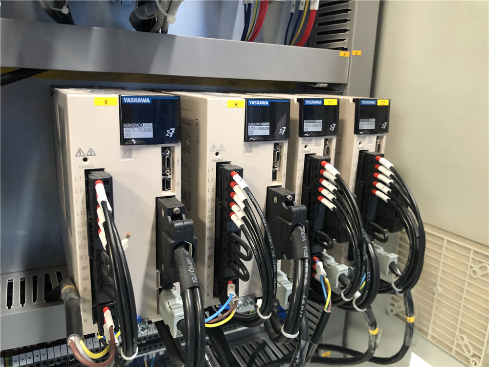 3+1 Axis Cnc Hydraulic Press Brake With Esa System 3+1 telje Cnc hüdrauliline presspidur ESa süsteemiga