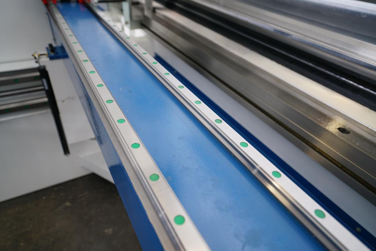 4 Axis Cnc Tandem Press Brake With Delem Da58t 2d Graphical Controller 4 Axis Cnc Tandem Press Brake Delem Da58t 2d graafilise kontrolleriga