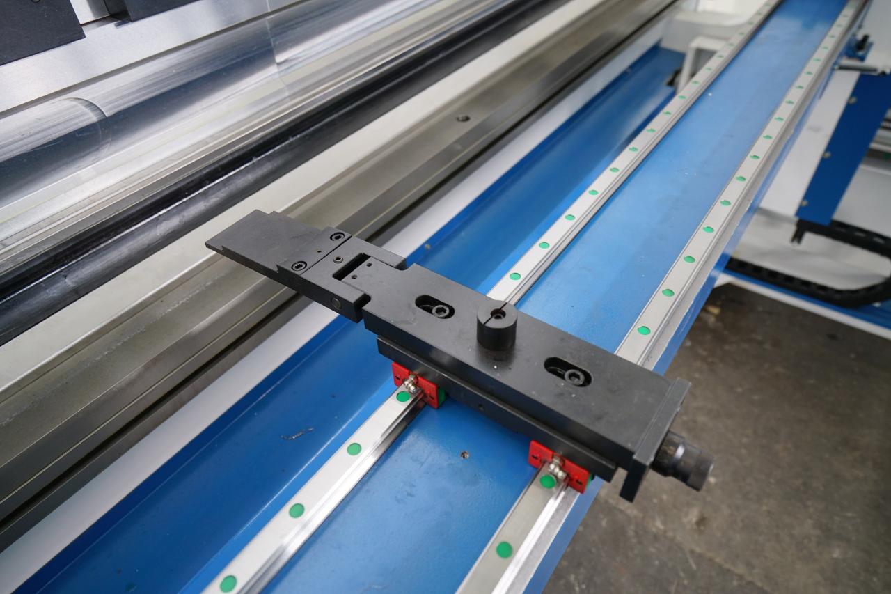 4 Axis Cnc Tandem Press Brake With Delem Da58t 2d Graphical Controller 4 Axis Cnc Tandem Press Brake Delem Da58t 2d graafilise kontrolleriga