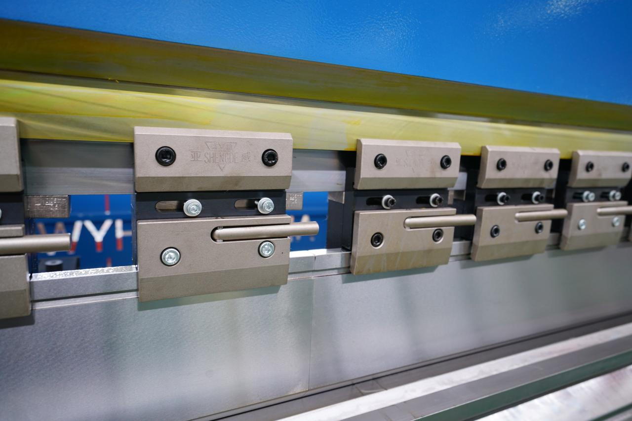 4 Axis Cnc Tandem Press Brake With Delem Da58t 2d Graphical Controller 4 Axis Cnc Tandem Press Brake Delem Da58t 2d graafilise kontrolleriga