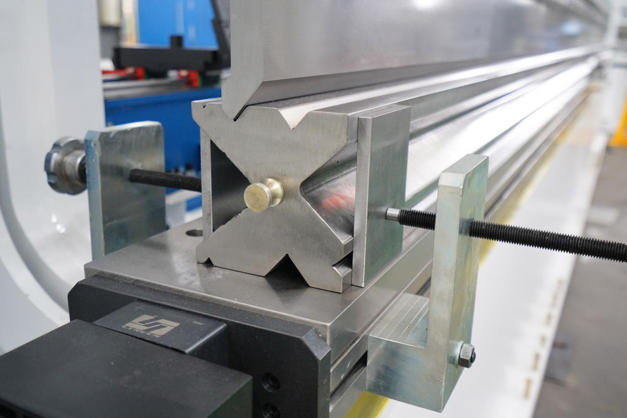 4 Axis Cnc Tandem Press Brake With Delem Da58t 2d Graphical Controller 4 Axis Cnc Tandem Press Brake Delem Da58t 2d graafilise kontrolleriga