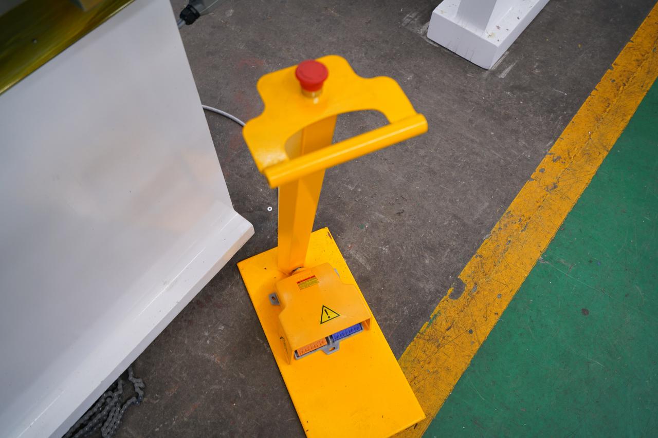 4 Axis Cnc Tandem Press Brake With Delem Da58t 2d Graphical Controller 4 Axis Cnc Tandem Press Brake Delem Da58t 2d graafilise kontrolleriga