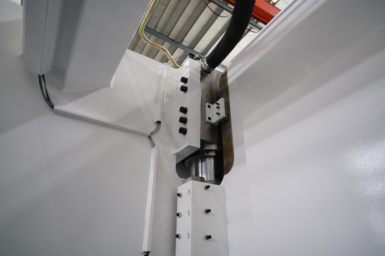 4 Axis Cnc Tandem Press Brake With Delem Da58t 2d Graphical Controller 4 Axis Cnc Tandem Press Brake Delem Da58t 2d graafilise kontrolleriga