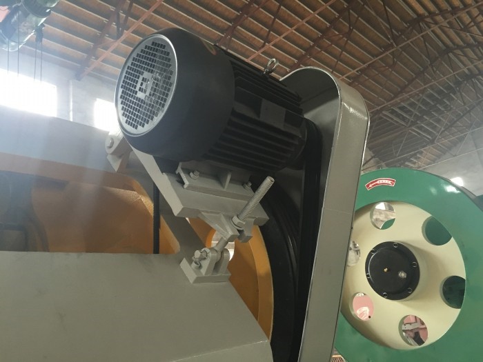 400 Ton Small Pneumatic Power Punch Press Mechanical Eccentric Punching Machine 400-tonnine väike pneumaatiline löögipressi mehaaniline ekstsentriline mulgustamismasin