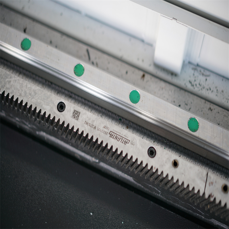 500W 1500W 4Kw kiudlaseriga lõikamismasin lehtmetalli laserlõikur 2000W 3kw