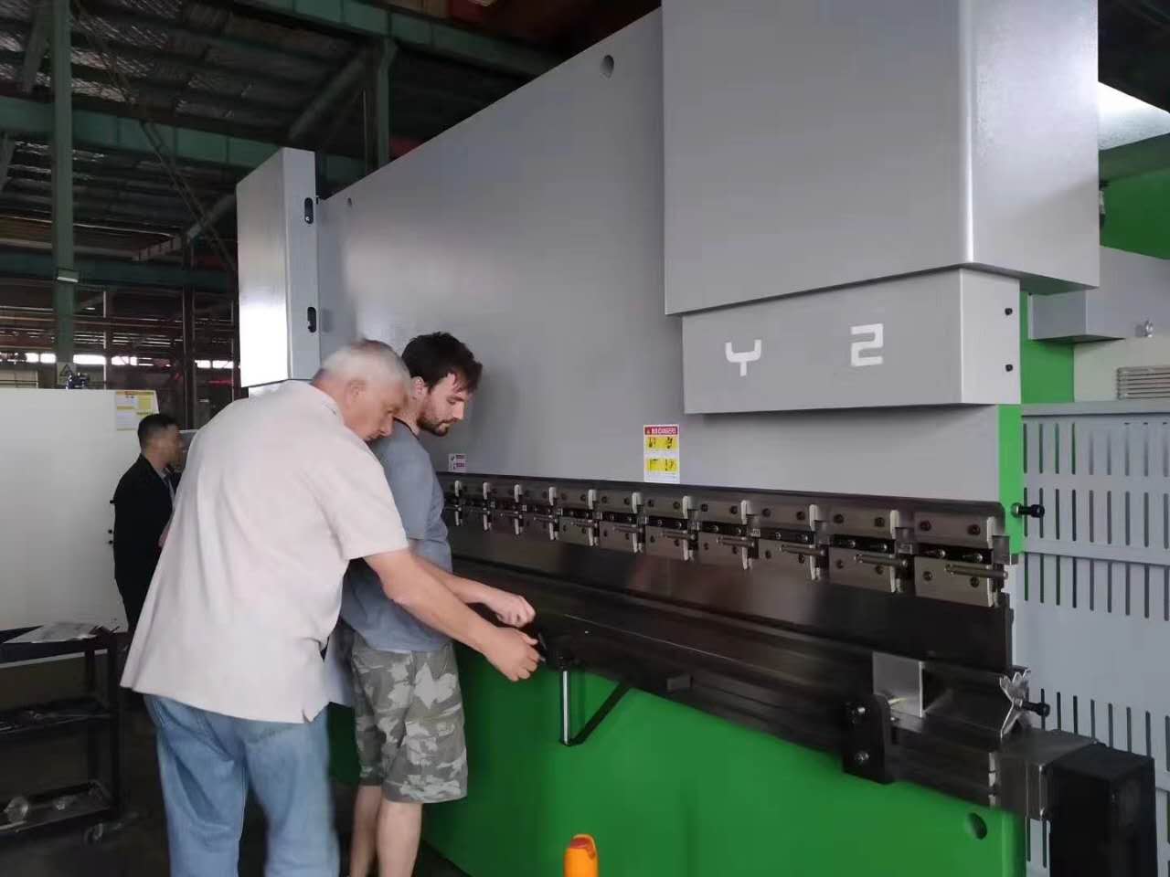 63 Ton Metal Steel Sheet Plate Bending Machine Cnc Hydraulic Press Brake For Metal Working 63 tonni metallist terasplekist plaadi painutusmasin CNC hüdrauliline presspidur metallitöötlemiseks