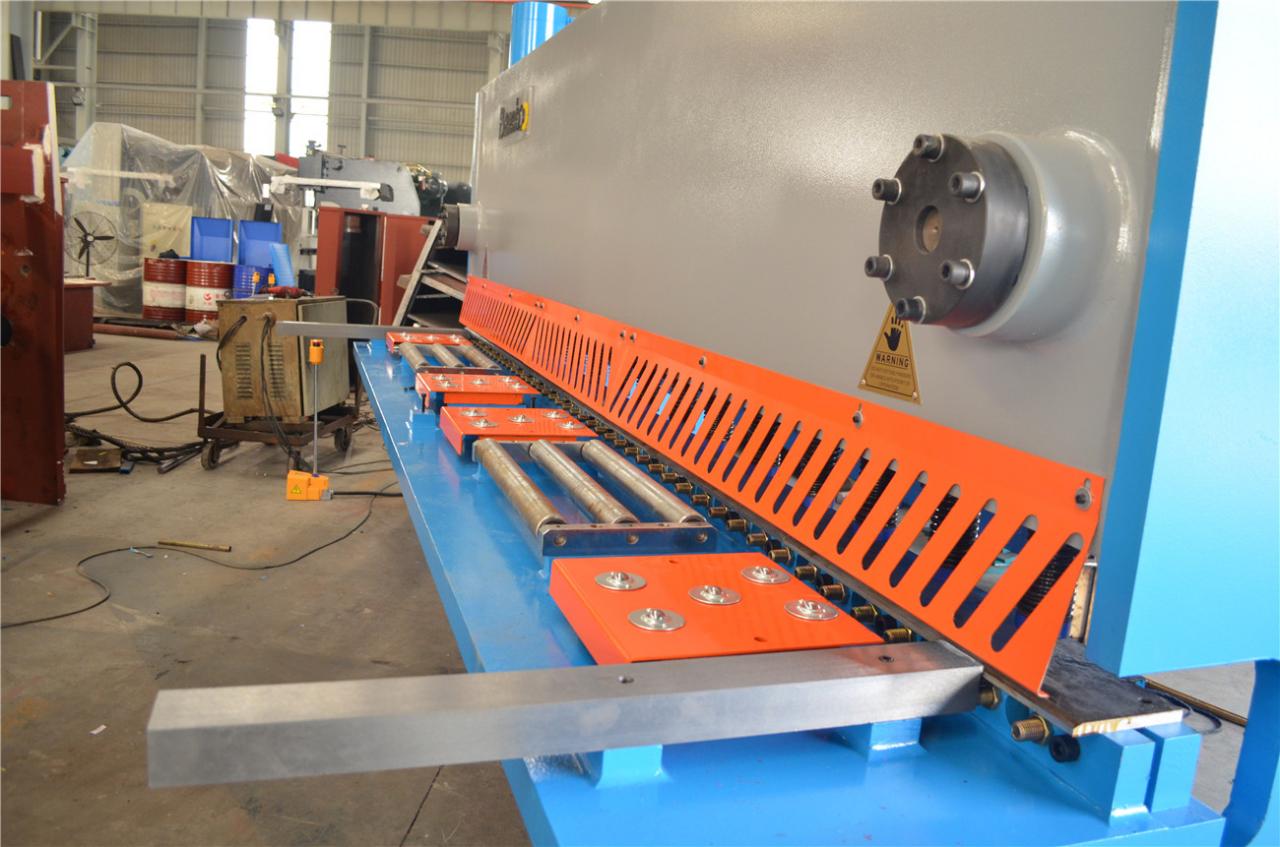 6*3200mm Guillotine Shears Metal Shear Hydraulic Iron Sheet Cutting Shearing Machine 6 * 3200 mm giljotiinkäärid metallist käärid hüdrauliline rauast lehtede lõikamise lõikemasin