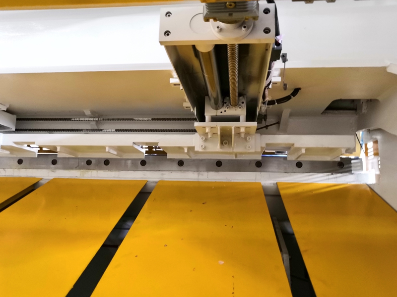 6mm Q11 Electric Sheet Plate Shearing Machine 8 Feet Sheet Metal Shearing Machine 6 mm Q11 elektriline lehtplaatide lõikamismasin 8 jalaga lehtmetalli lõikamismasin