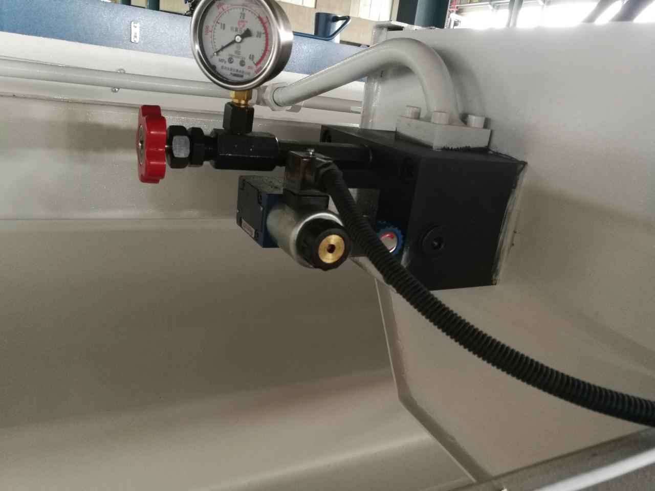 6mm Q11 Electric Sheet Plate Shearing Machine 8 Feet Sheet Metal Shearing Machine 6 mm Q11 elektriline lehtplaatide lõikamismasin 8 jalaga lehtmetalli lõikamismasin