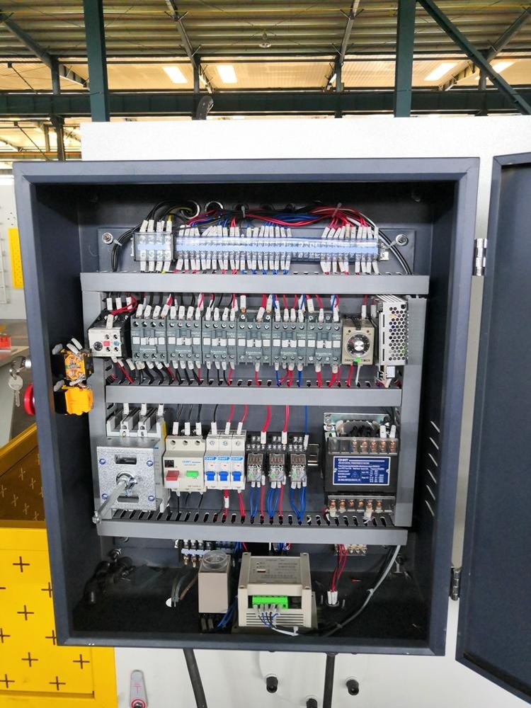 6mm Q11 Electric Sheet Plate Shearing Machine 8 Feet Sheet Metal Shearing Machine 6 mm Q11 elektriline lehtplaatide lõikamismasin 8 jalaga lehtmetalli lõikamismasin