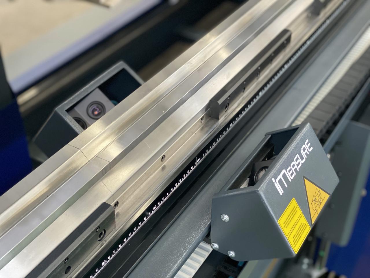 China 220t Cnc Bending Machine 6+1 Axis Hydraulic Press Brake Price Hiina 220t CNC painutusmasin 6+1 teljega hüdrauliline presspiduri hind