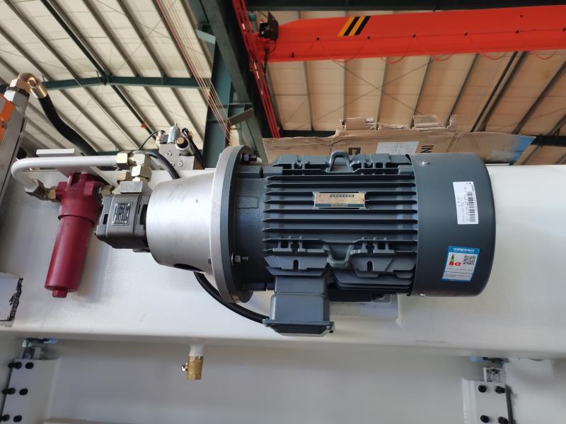 China Metal Hydraulic Press Brake Machine With Reasonable Price Hiina metallist hüdrauliline piduripressimasin mõistliku hinnaga