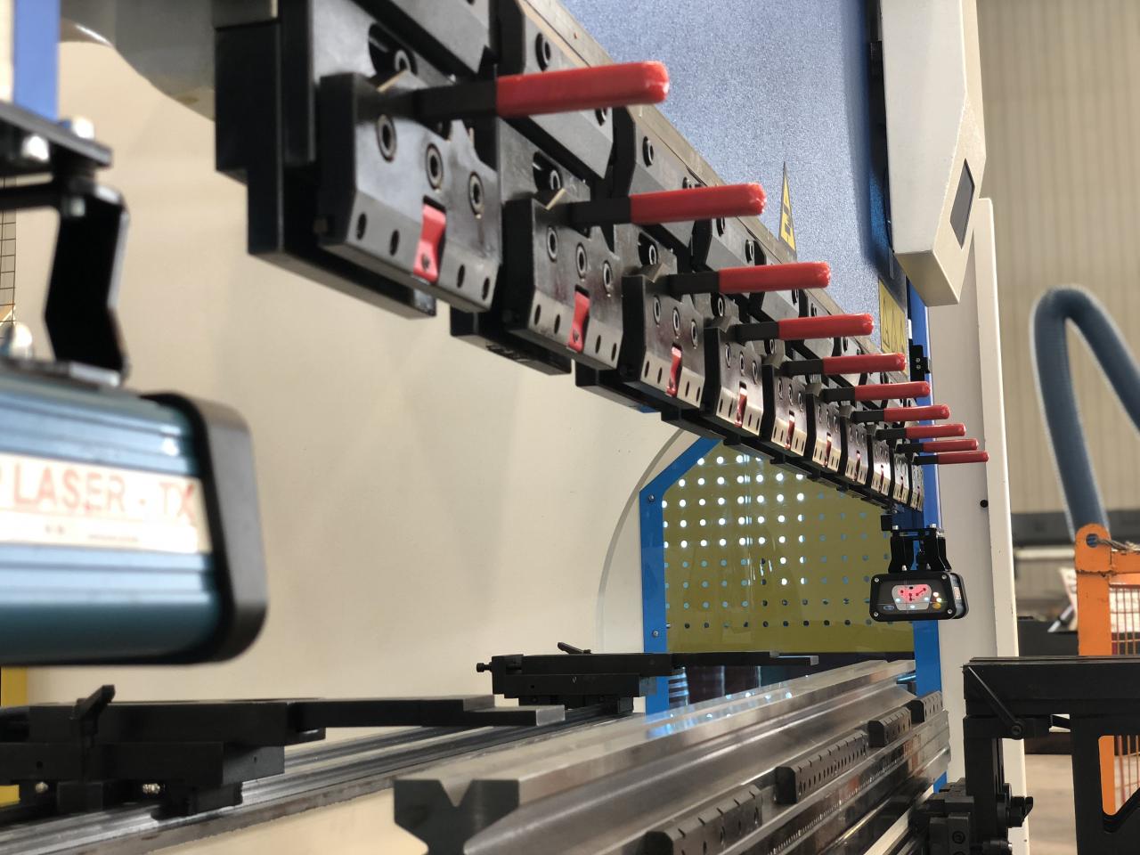 Cnc Hydraulic Bending Machine 160x3200 Press Brake Price Cnc hüdrauliline painutusmasin 160x3200 Press Brake Hind