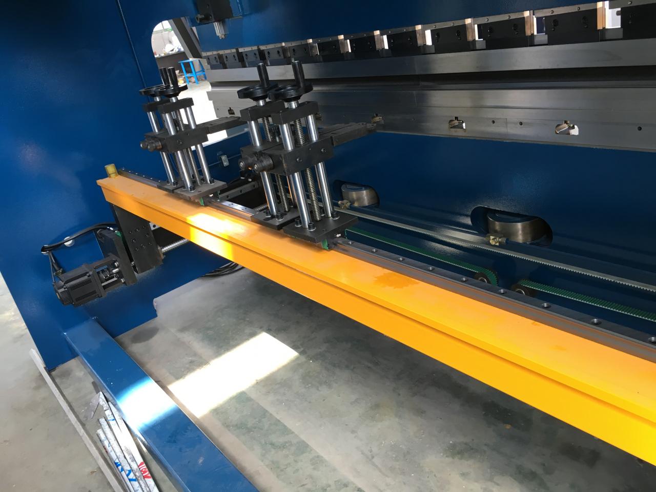 Cnc Servo Press Brake 250t/3.2m 3+1 Axis 3 Meter Sheet Metal Press Brake Cnc Servo Press Brake 250t/3.2m 3+1 Axis 3 Meter lehtmetallist presspidur