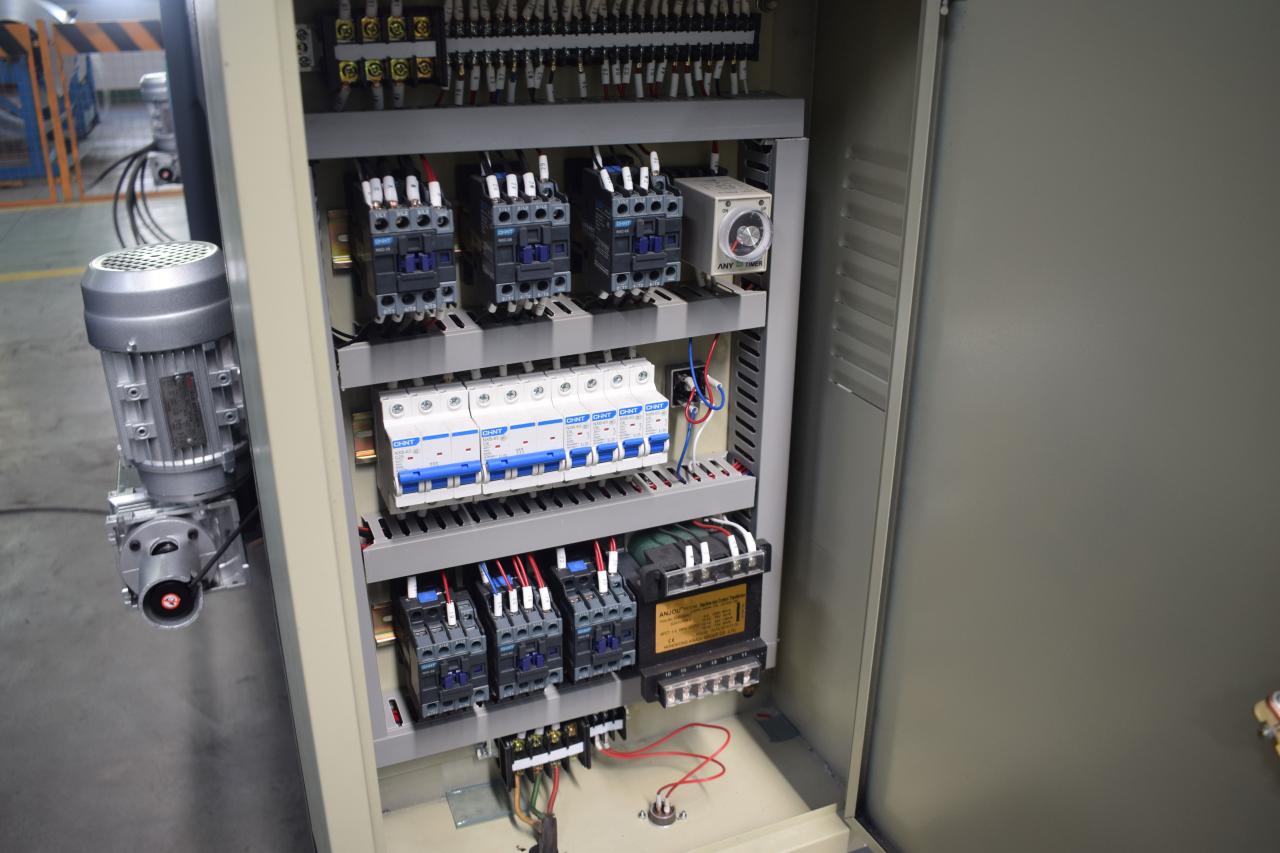 CNC lehtmetalli lõikemasin Terasplaadi hüdrauliline lõikemasin