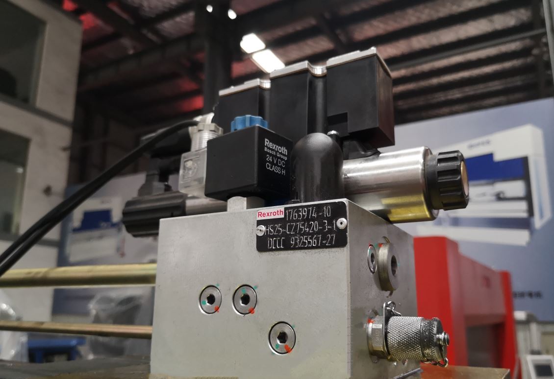 Delem Da66t 125 3+1 4+1 6+1 8+1 Cnc hüdrauliline presspidur metallplaadi painutamiseks