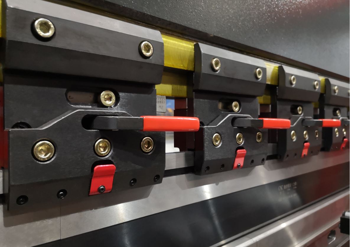 Delem Da66t 125 3+1 4+1 6+1 8+1 Cnc hüdrauliline presspidur metallplaadi painutamiseks