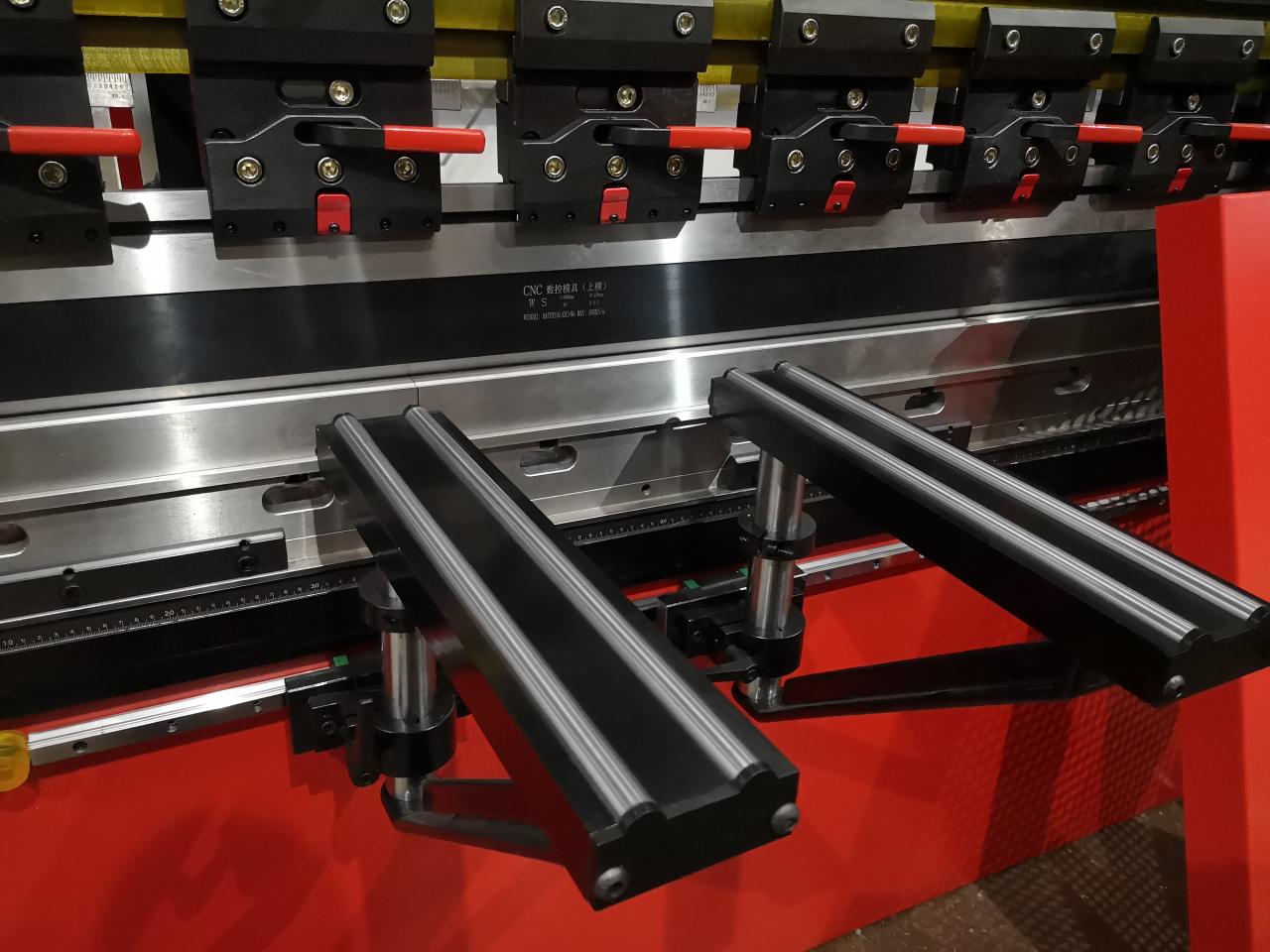 Delem Da66t 125 3+1 4+1 6+1 8+1 Cnc hüdrauliline presspidur metallplaadi painutamiseks