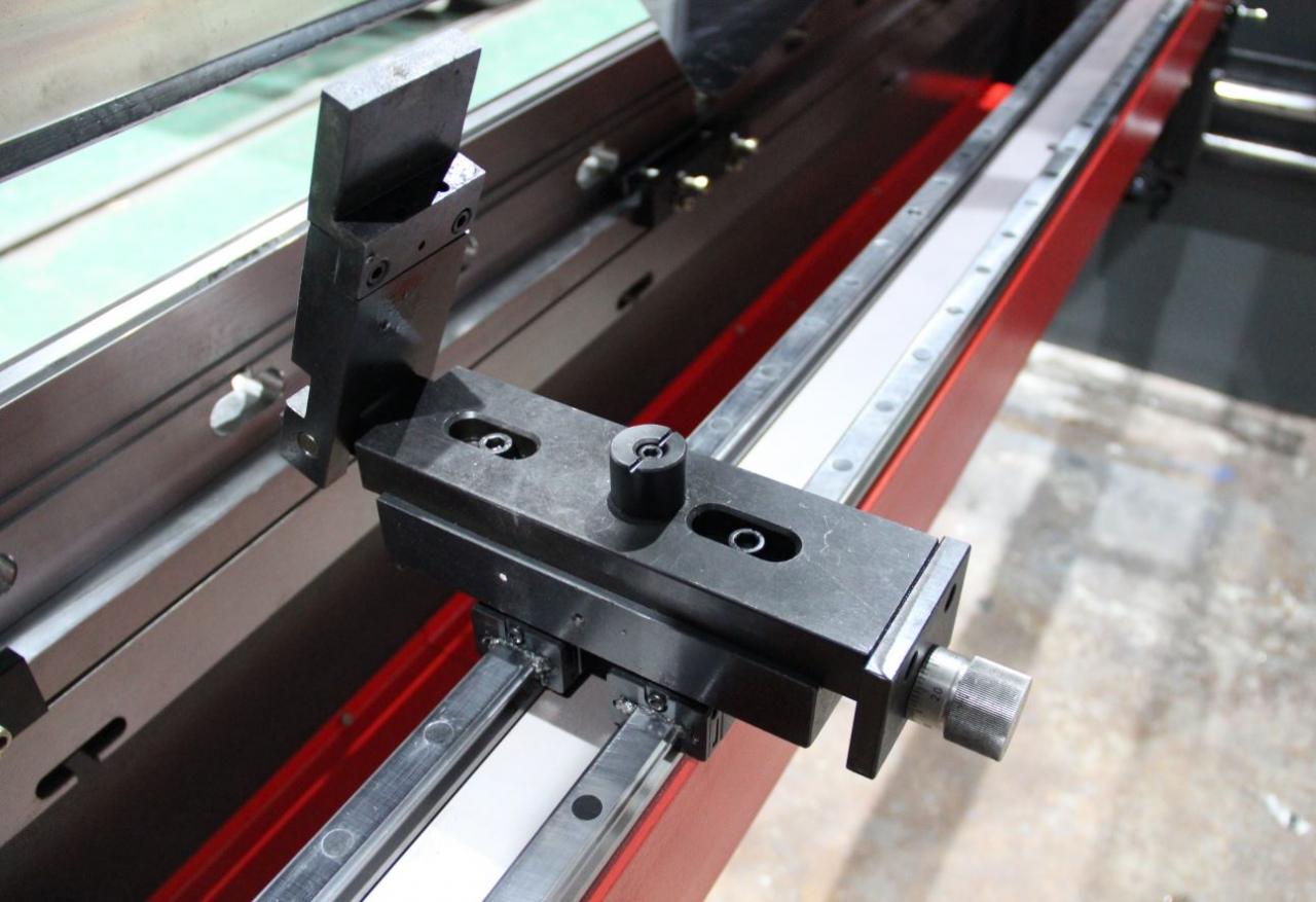 Delem Da66t 125 3+1 4+1 6+1 8+1 Cnc hüdrauliline presspidur metallplaadi painutamiseks