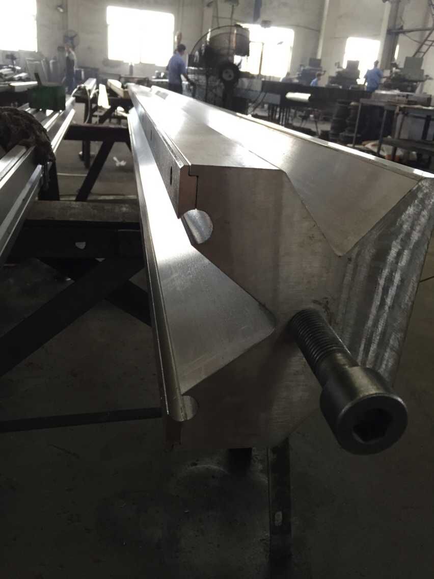 Full Automatic High Power Sheet Bending Machine And Cnc Press Brake Machine Täisautomaatne suure võimsusega lehtede painutusmasin ja CNC-pressimispiduri masin