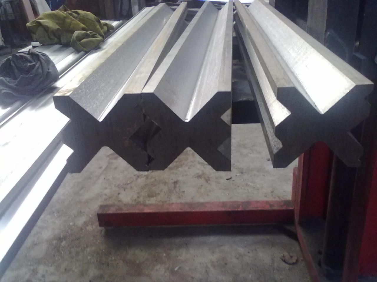 Full Automatic High Power Sheet Bending Machine And Cnc Press Brake Machine Täisautomaatne suure võimsusega lehtede painutusmasin ja CNC-pressimispiduri masin