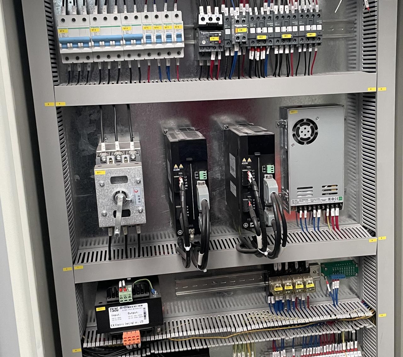 High Quality 3m Press Brake Machine Hydraulic 100 Ton For Sheet Metal Bending Kvaliteetne 3 m presspidurimasin hüdrauliline 100 tonni lehtmetalli painutamiseks