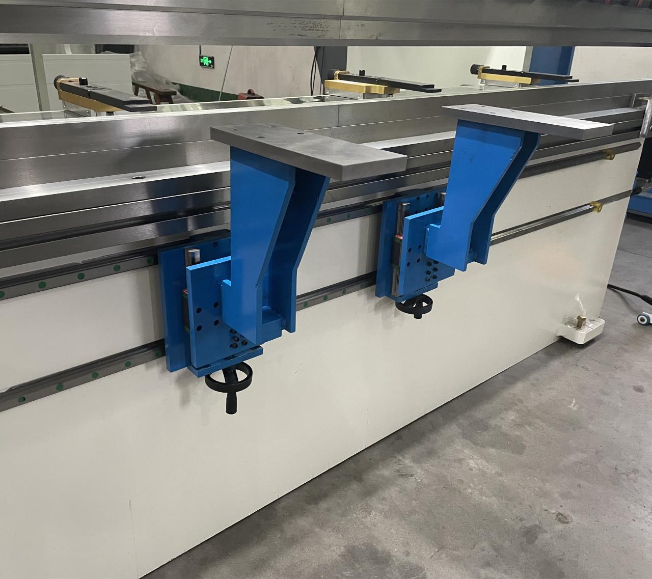 High Quality 3m Press Brake Machine Hydraulic 100 Ton For Sheet Metal Bending Kvaliteetne 3 m presspidurimasin hüdrauliline 100 tonni lehtmetalli painutamiseks