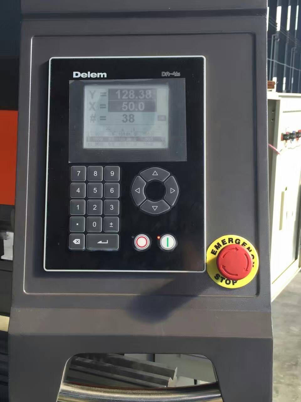 Hydraulic Stainless Steel Wc67y/k-300/6000 Mould Crowning Press Brake Hüdrauliline roostevaba teras Wc67y/k-300/6000 vormi kroonimispressi pidur