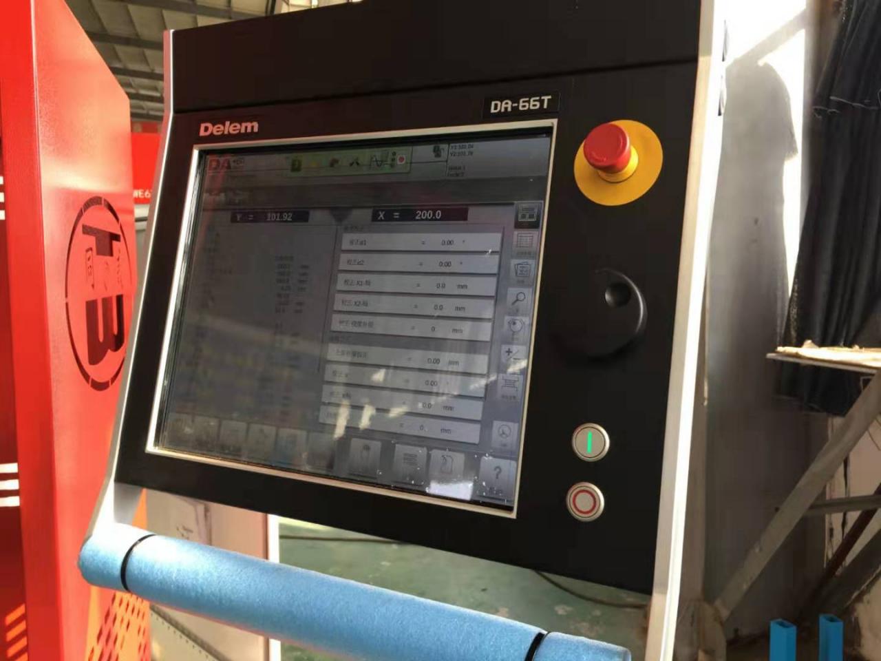 Hydraulic Stainless Steel Wc67y/k-300/6000 Mould Crowning Press Brake Hüdrauliline roostevaba teras Wc67y/k-300/6000 vormi kroonimispressi pidur