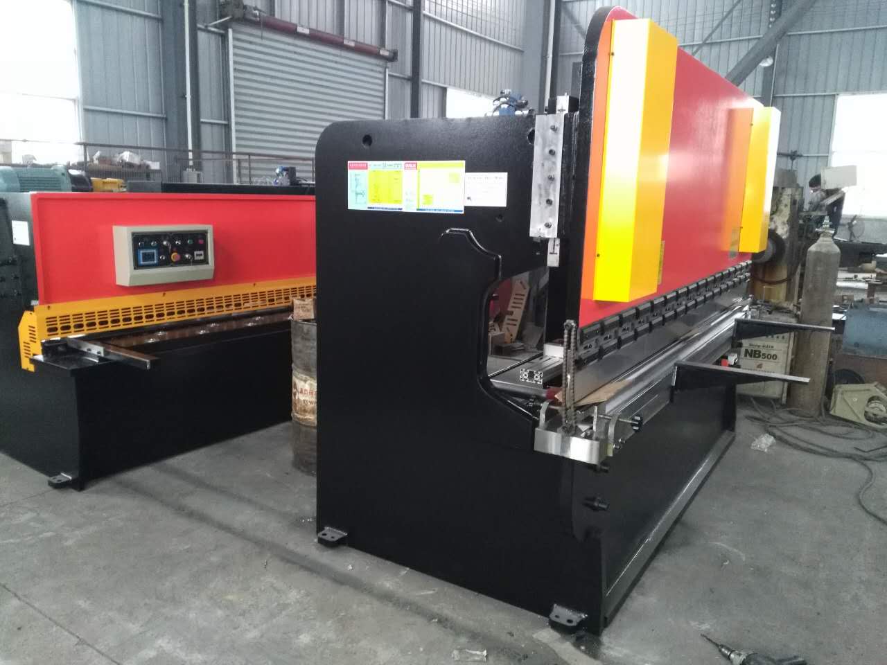 Hydraulic Swing Beam Guillotine Shears Qc12y-4x2500 Hüdraulilised kiigetala giljotiinkäärid Qc12y-4x2500