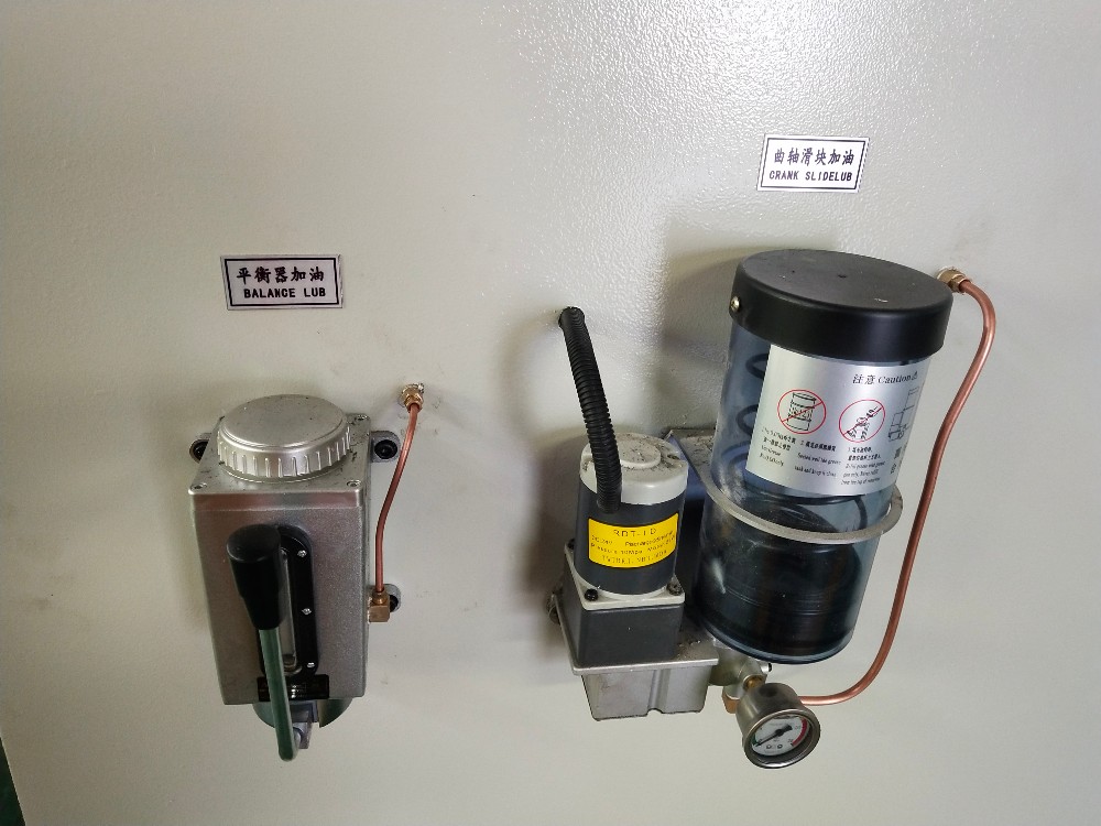 Pneumatic Friction Clutch High Performance Punch Press Machine Pneumaatilise hõõrdsiduriga suure jõudlusega stantsimismasin