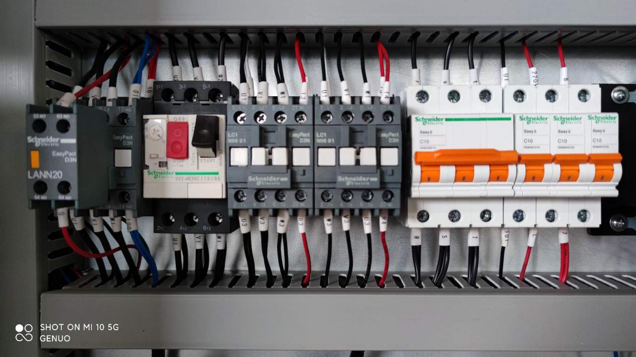 Qc11k Hydraulic Shear Machine And Guillotine Shearing Machine For Sheet Metal Cutting Qc11k hüdrauliline lõikemasin ja giljotiinlõikusmasin lehtmetalli lõikamiseks