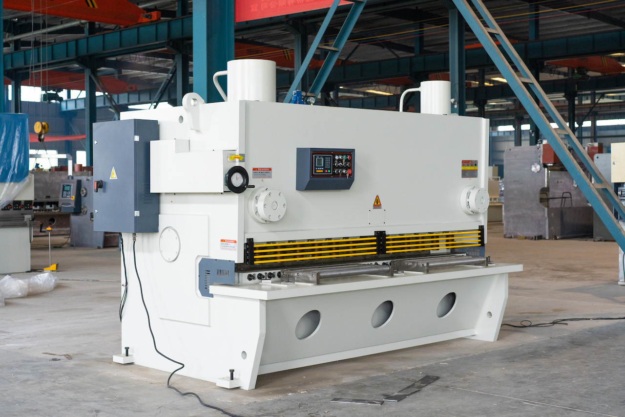 Qc11y 8x3200 Sheet Metal Shearing Machine Steel Plate Hydraulic Shearing Machine Qc11y 8x3200 lehtmetalli lõikemasin terasplaadi hüdrauliline lõikemasin