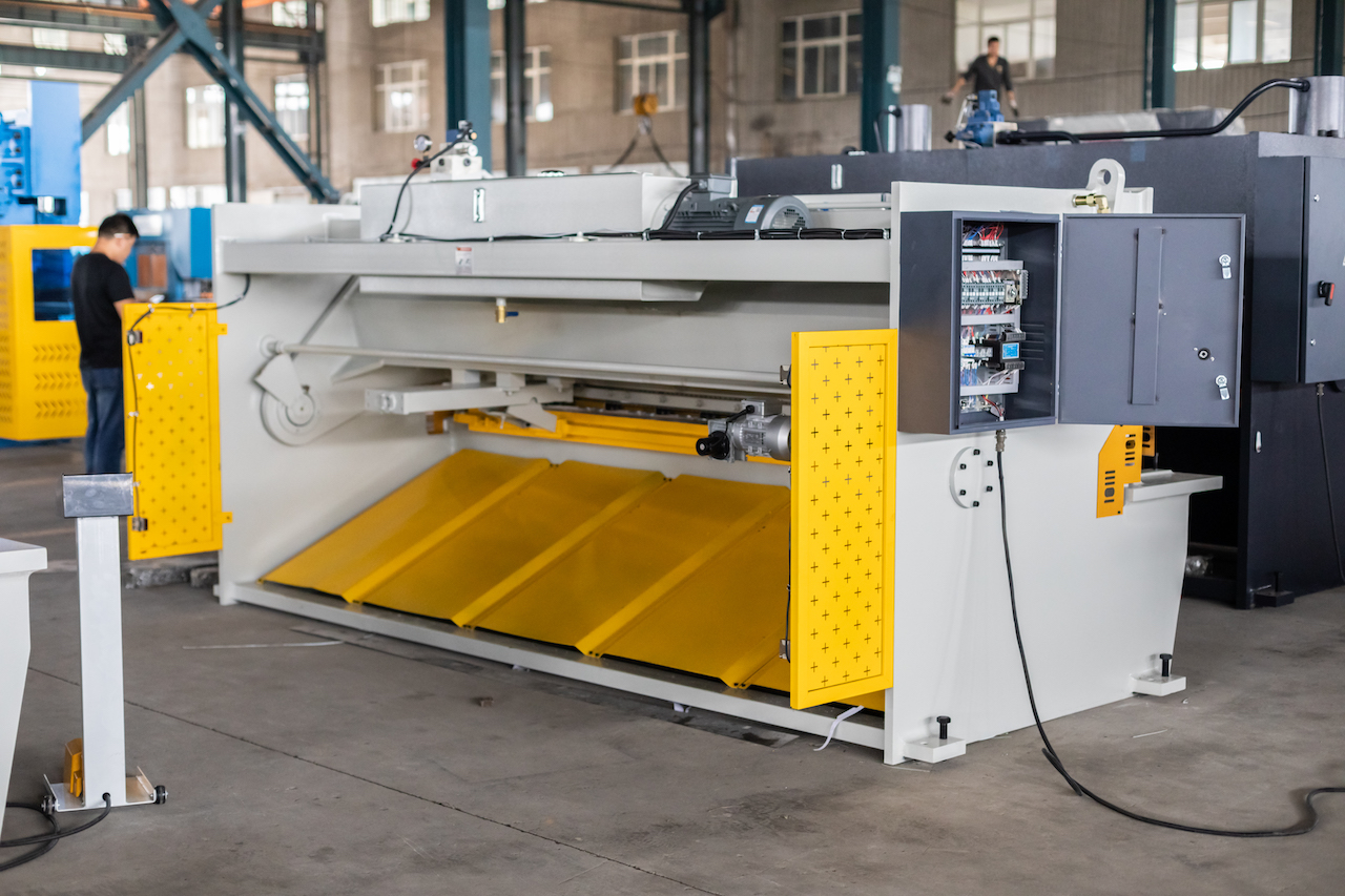 Qc11y 8x3200 lehtmetalli lõikemasin terasplaadi hüdrauliline lõikemasin