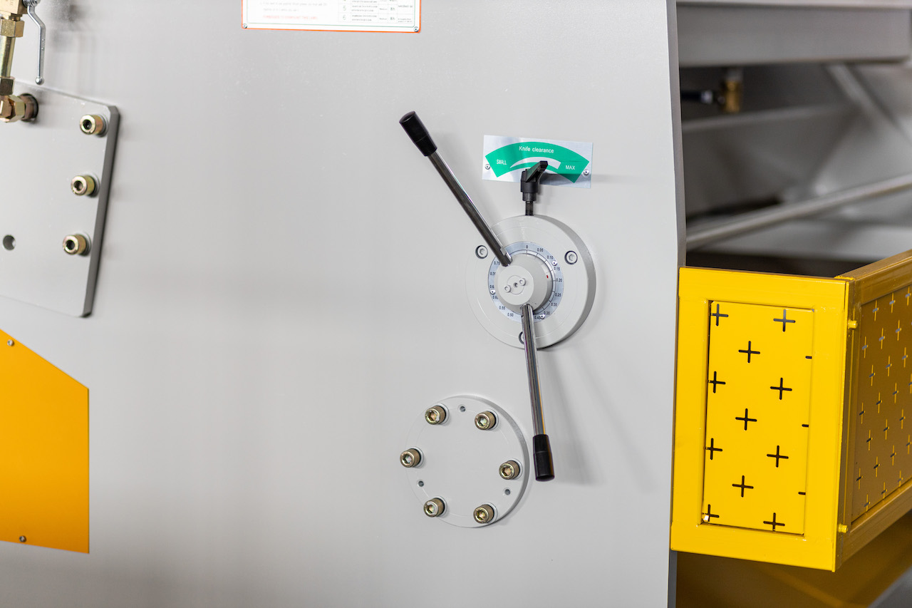 Qc11y 8x3200 lehtmetalli lõikemasin terasplaadi hüdrauliline lõikemasin