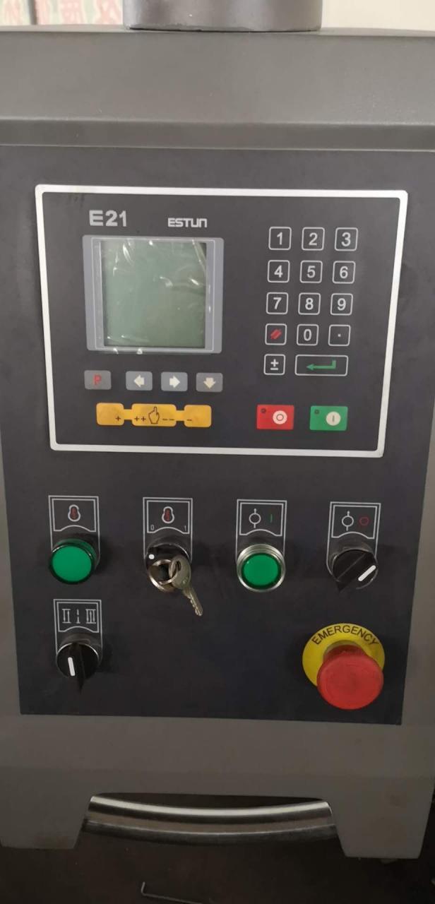 Qc12y 6x3200 hüdraulilise plaadiga libistatav laudsaag giljotiinlõikelõikur