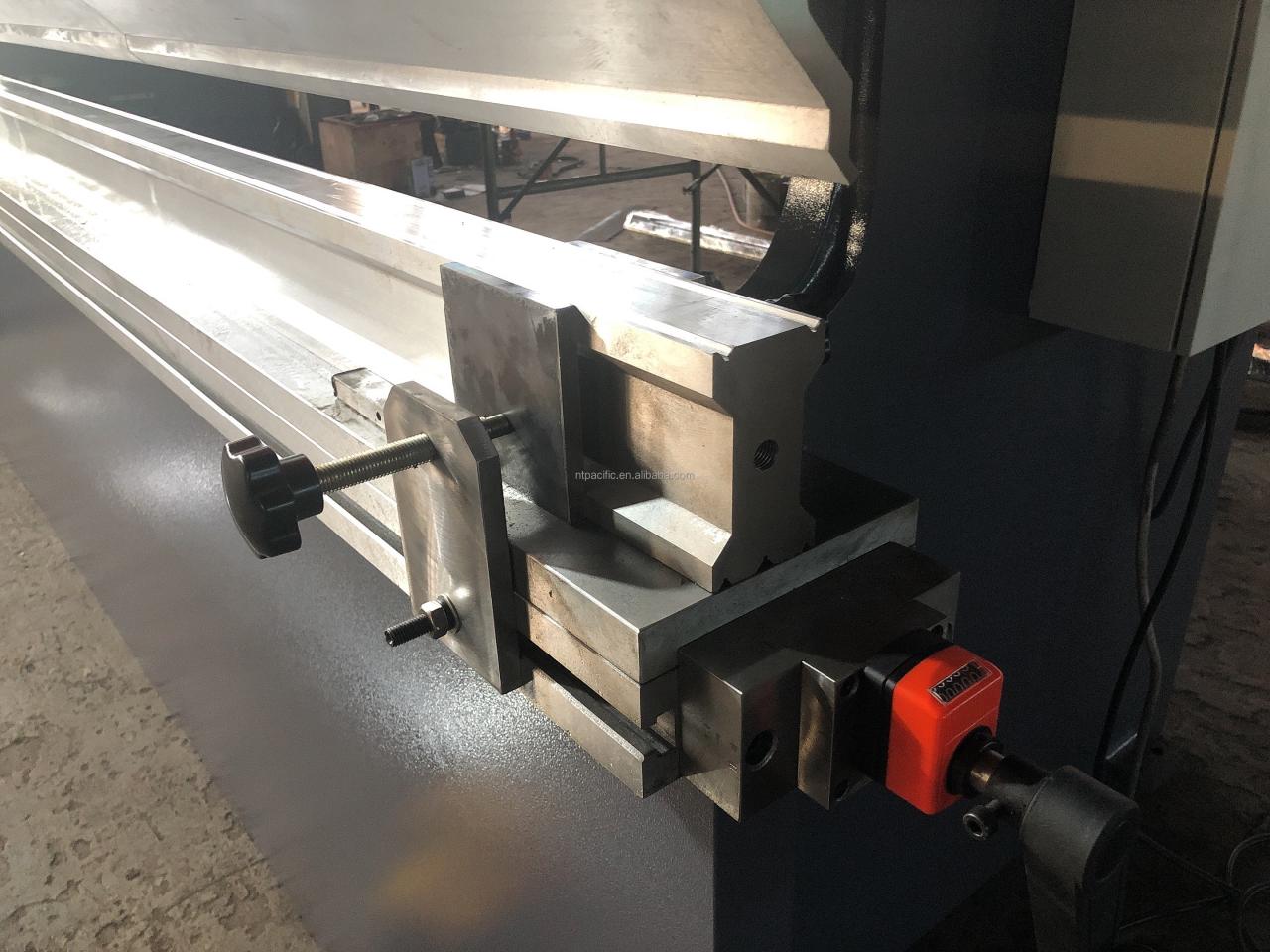 Wc67k Cnc Aluminum Iron Plate Hydraulic Press Brake Cnc Metal Sheet Bending Machine Wc67k Cnc alumiiniumist raudplaadist hüdrauliline presspidur Cnc metallpleki painutusmasin